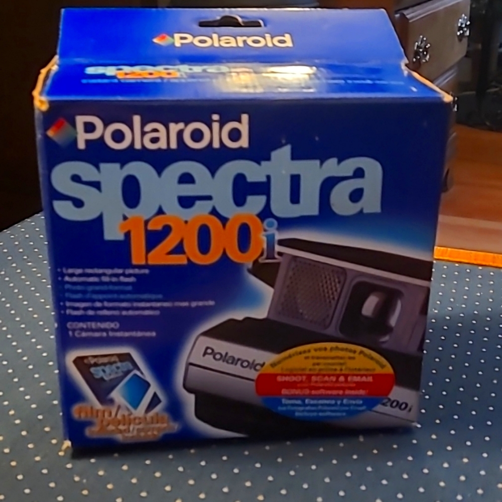 POLAROID Spectra 1200i Instant Camera in Box Never used Includes Film